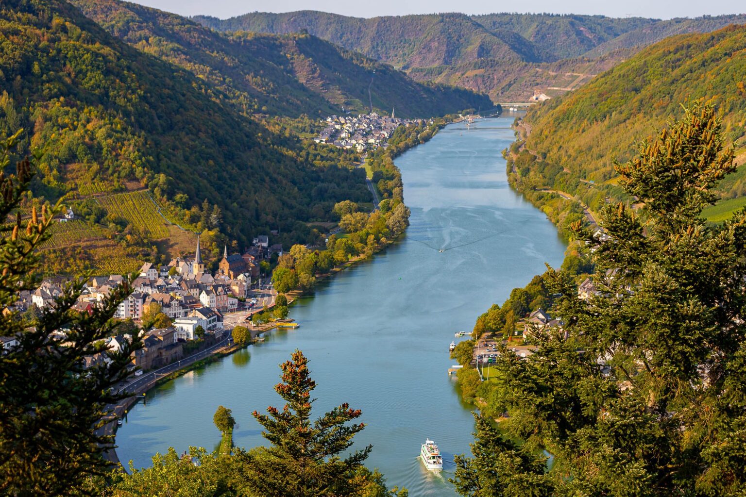 Exploring the Moselle River: 10 Unforgettable Activities, Attractions, and Scenic Destinations